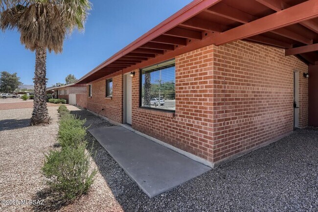 Building Photo - 6656 E Calle Cappela