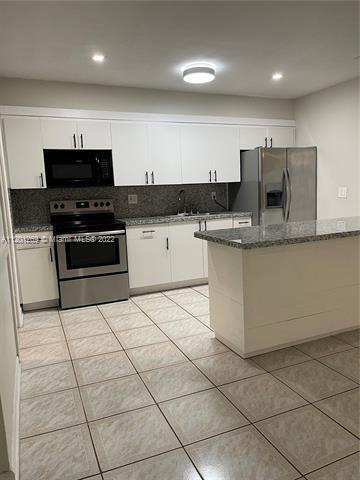 Building Photo - 12193 SW 82nd Ave