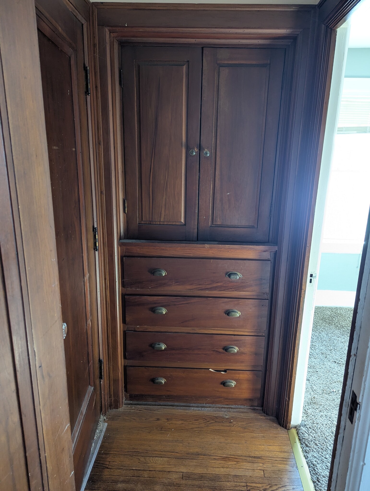 Building Photo - 663 W 7th St