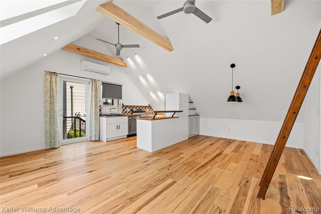 Building Photo - 284 Eliot St