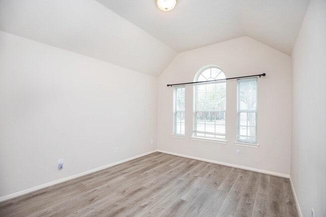 Building Photo - 2710 Falcon Knoll Ln