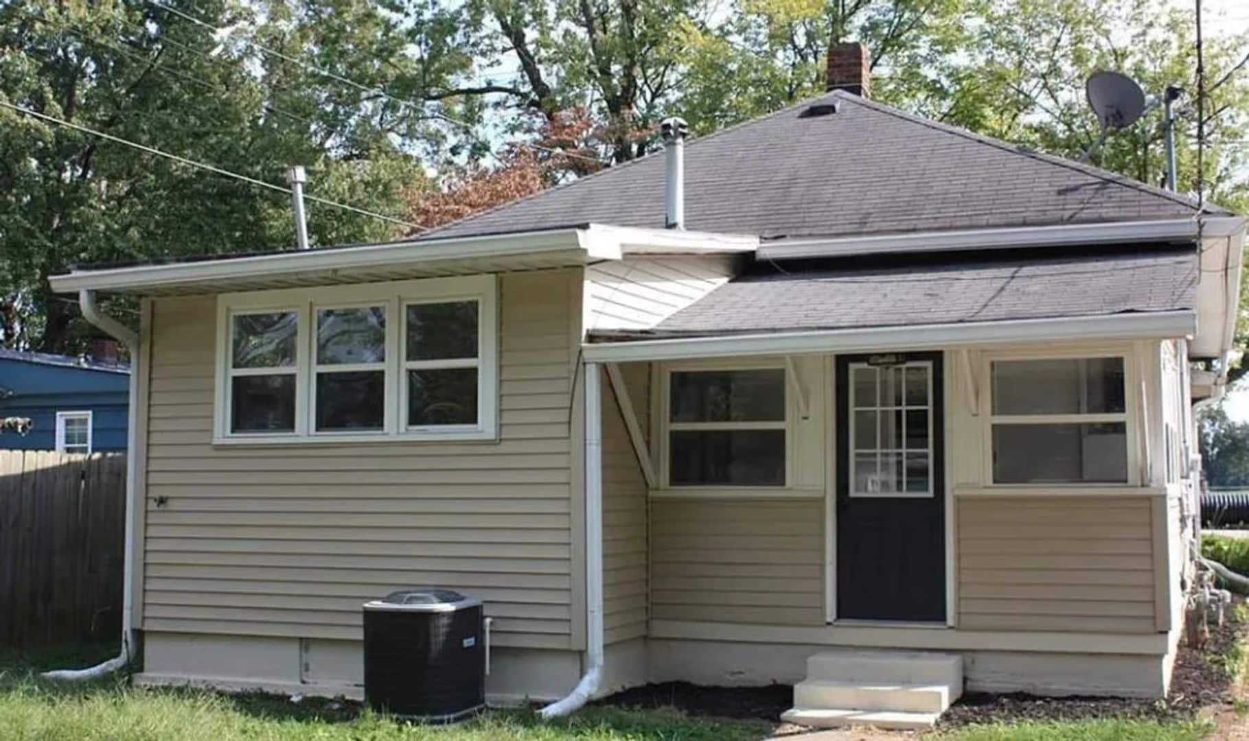 Building Photo - 1115 E 8th St