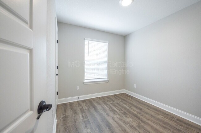 Building Photo - 923 Motsie Rd