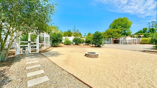 Building Photo - Beautifully Remodeled and Charming Country...
