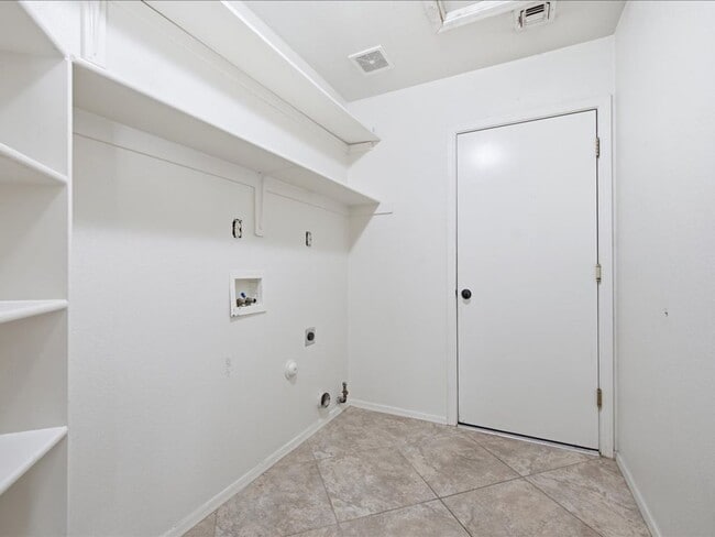 Building Photo - 9909 E Rocky Wash Dr
