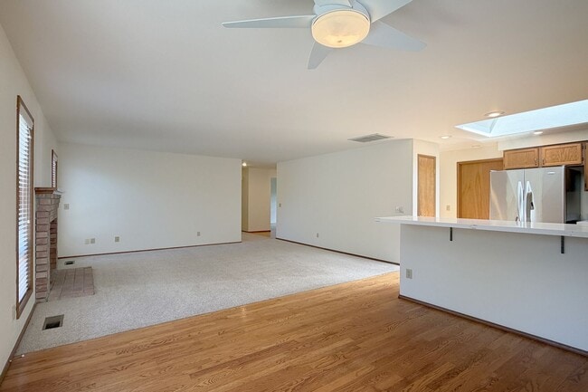 Building Photo - 3bd/2ba Bellevue Home