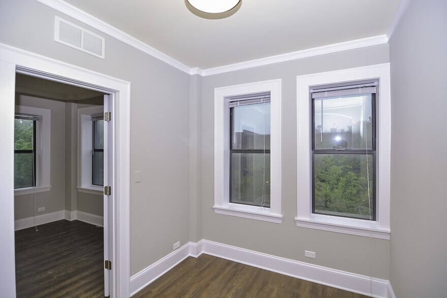 Building Photo - 817 W Lakeside Pl