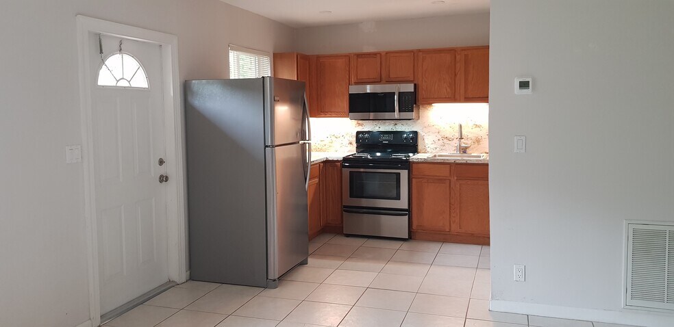 Primary Photo - 818 Tequesta St