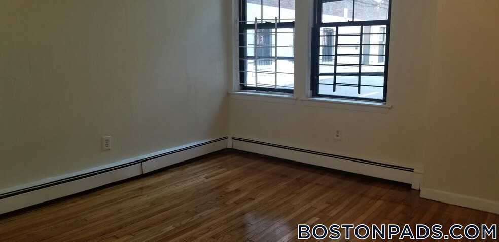 Building Photo - 58 Queensberry St