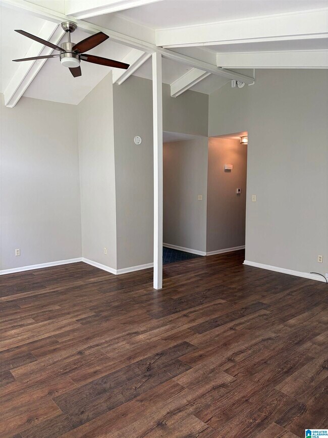 Building Photo - 933 Garrett Dr