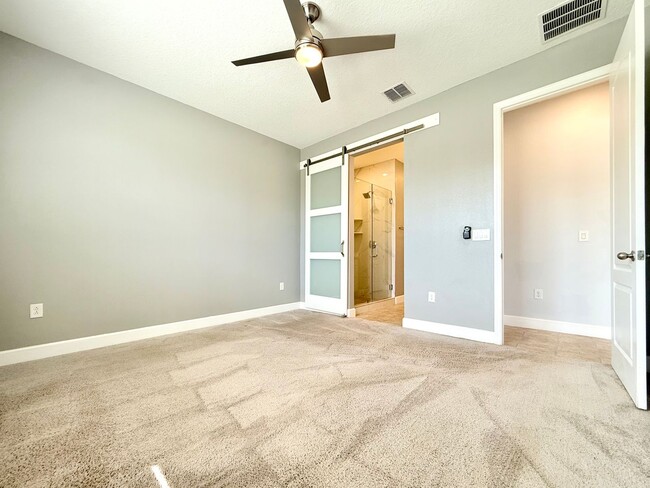 Building Photo - Lifestyle upgrade: Sleek 3Bedrooms/2Baths home in Leesburg’s Seasons at Hillside!