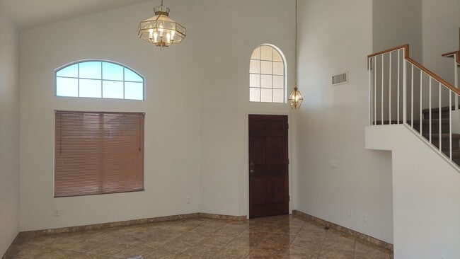 Building Photo - GORGEOUS GLENDALE HOME!