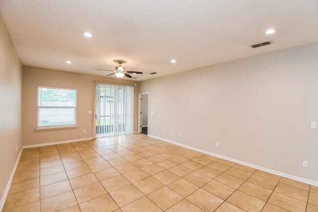 Building Photo - 623 Drysdale Dr