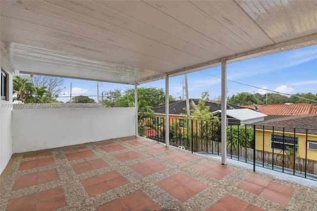 Building Photo - 3210 SW 26th St