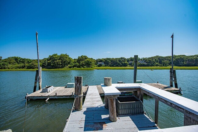 Building Photo - 1835 Naugles Dr