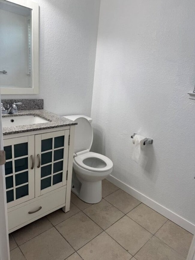 Building Photo - Updated 3 Bedroom 2.5 Bath 2 Story Condo Fairfield *Star Rentals