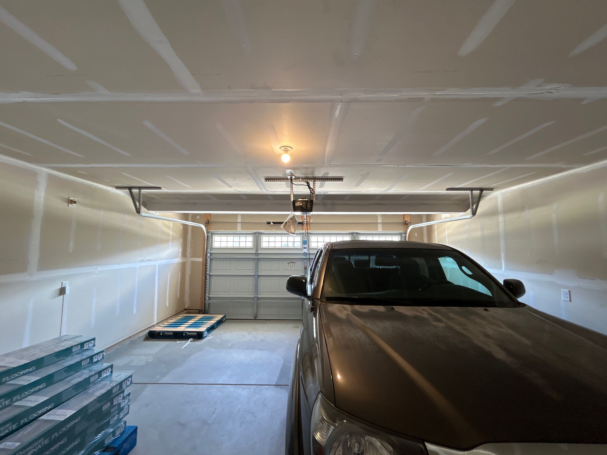 Building Photo - Room in Single Family Home on Glacis Ct