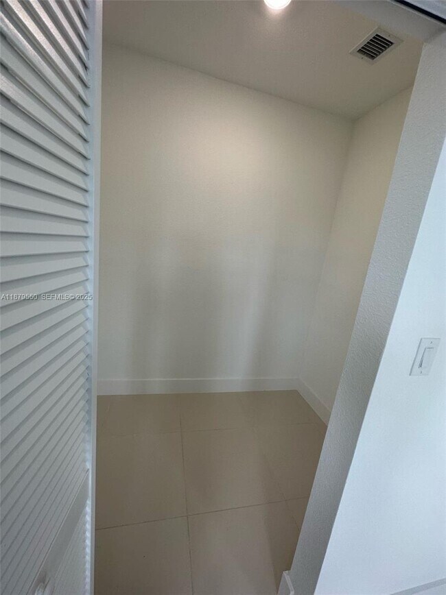 Building Photo - 1184 NW 3rd St