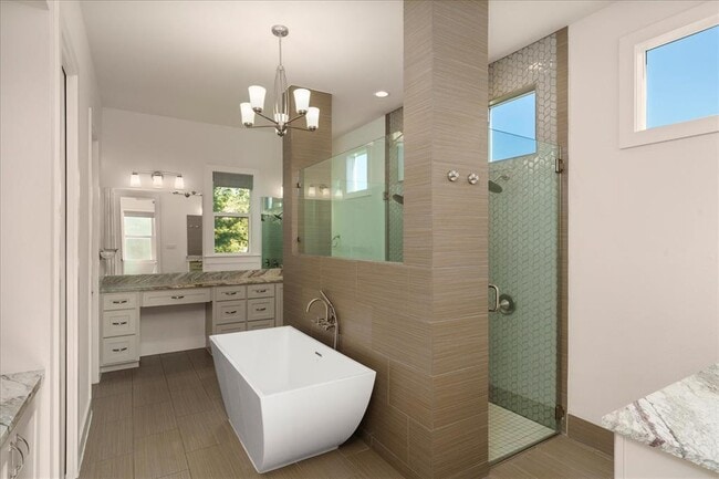 Building Photo - 625B Las Colinas Dr