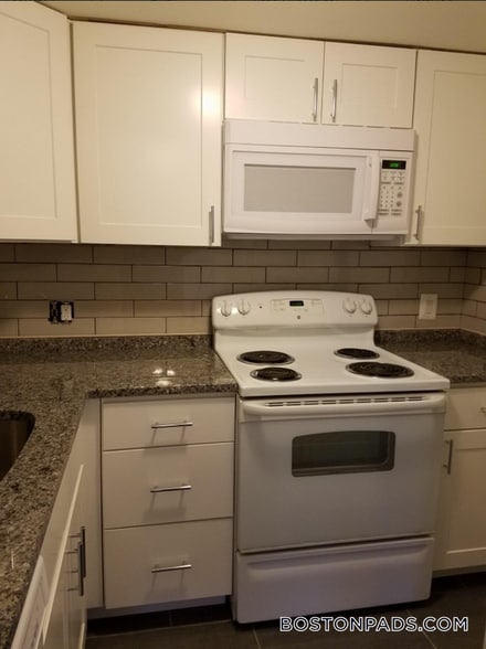 Building Photo - 524 Putnam Ave