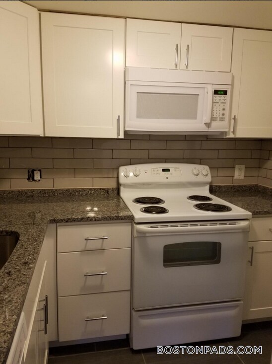 Building Photo - 524 Putnam Ave