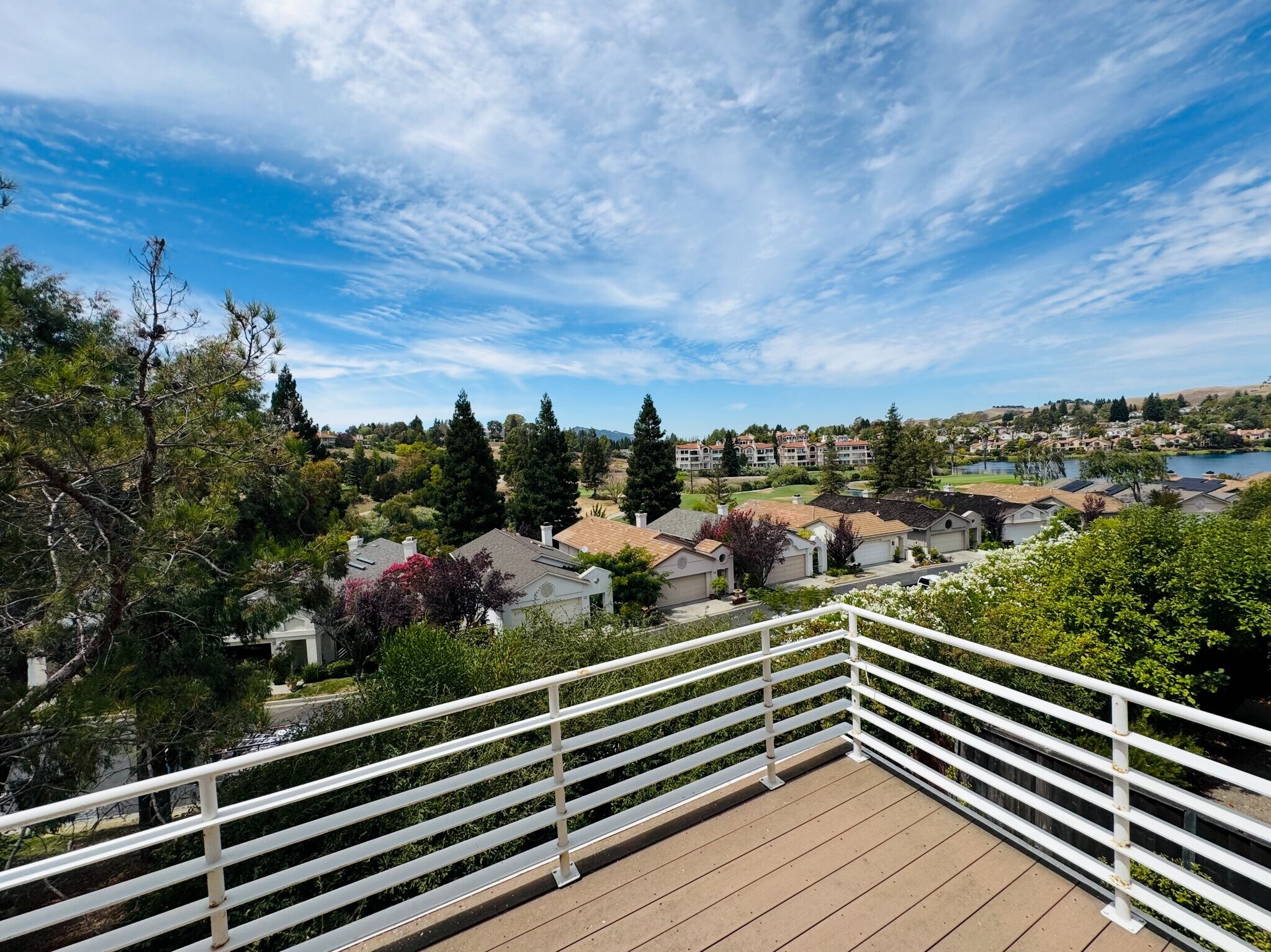 Building Photo - 6120 Lakeview Cir