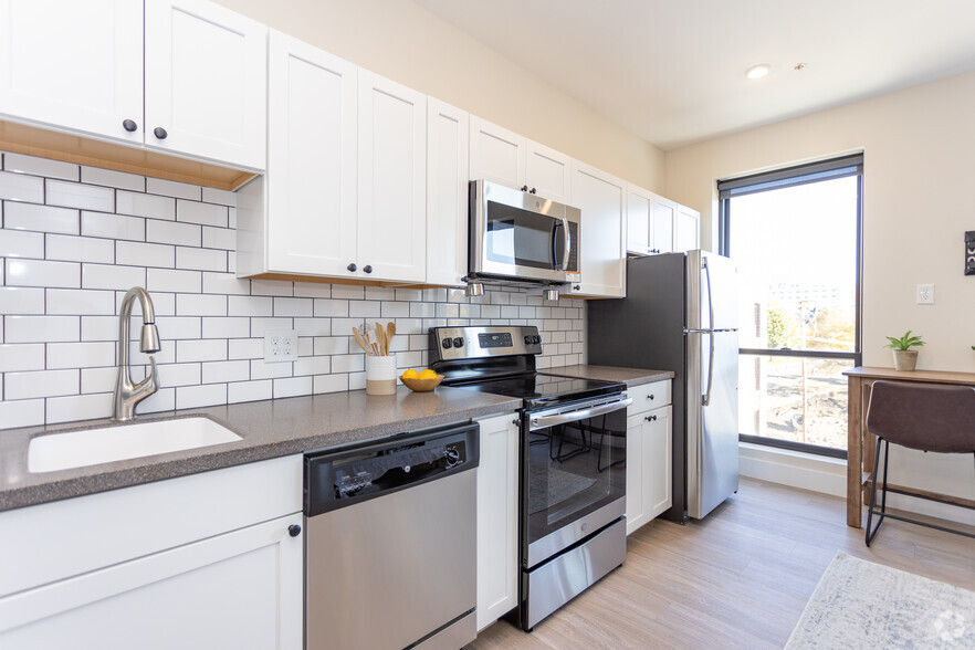 Kitchen - Studio - Cadillac Lofts