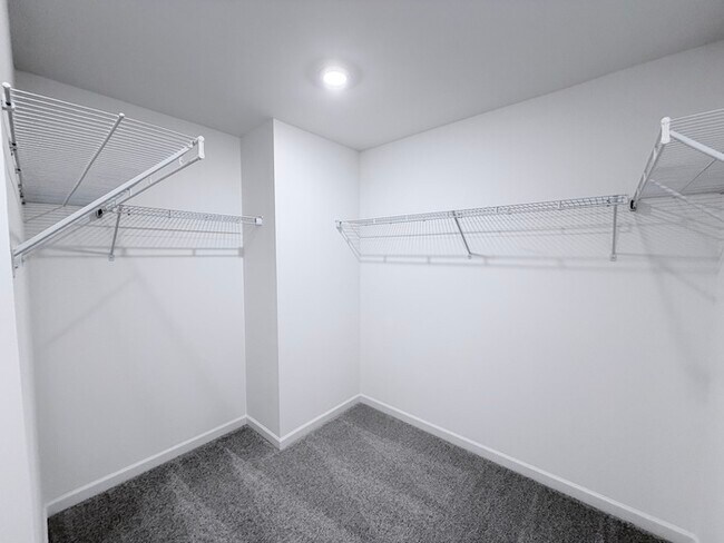 Building Photo - 522 Red Dragon Dr