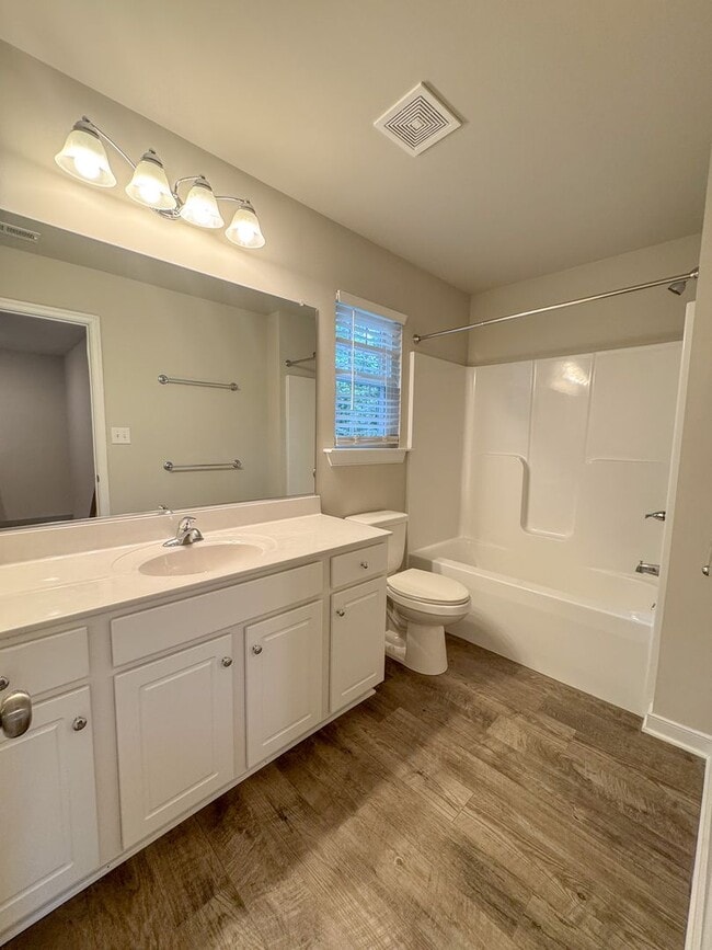 Building Photo - 4Bed/2.5Bath Lake Monticello Rental
