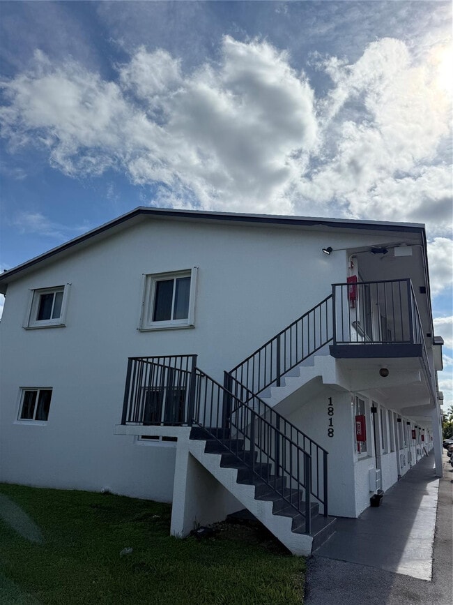 Building Photo - 1818 E Oakland Park Blvd