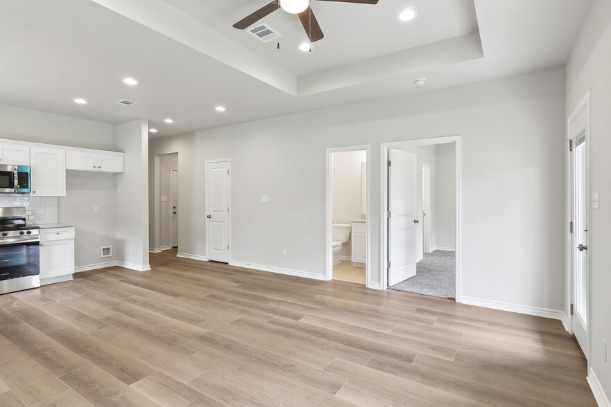 Building Photo - 9886 Golden Ln