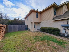Building Photo - 6703 Hill Oaks Dr