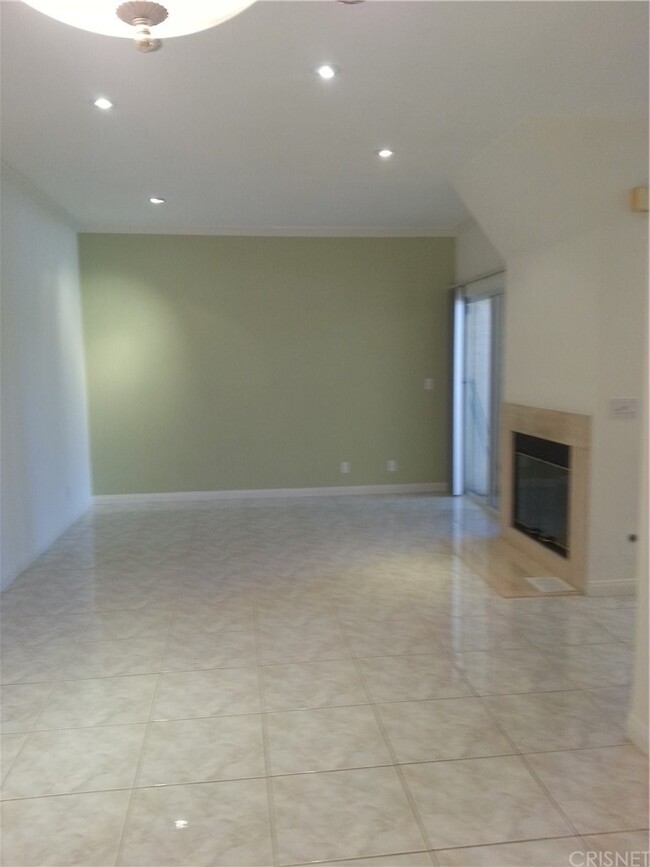 Building Photo - 640 Indian Oak Ln