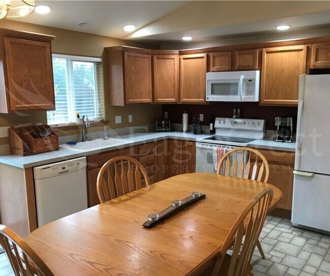 Building Photo - Three Bedroom, Two Bathroom House Located Near WWCC