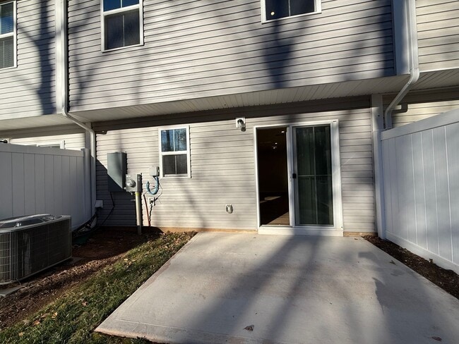 Building Photo - Modern 3-Bedroom Townhouse with Garage & Private Patio