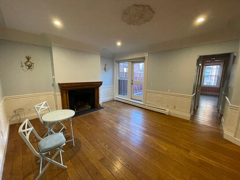 Building Photo - 403 Marlborough St