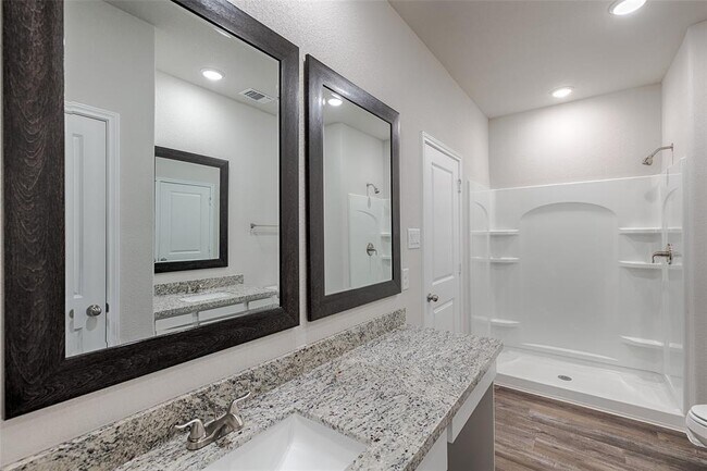 Building Photo - 405 Mohawk Dr