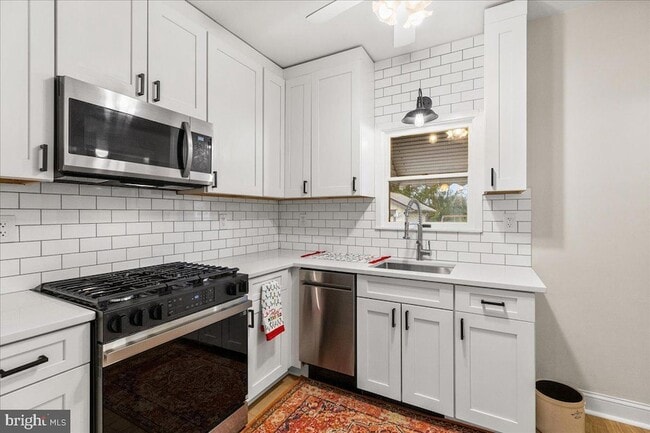 Building Photo - 21 Heathcote Brook Rd