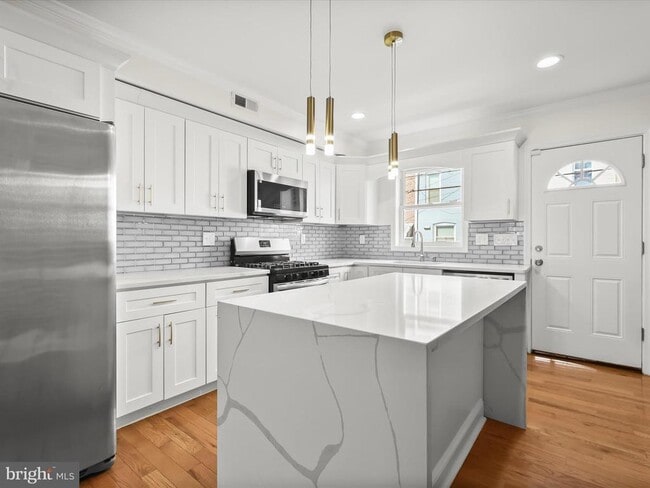 Building Photo - 404 N Robinson St