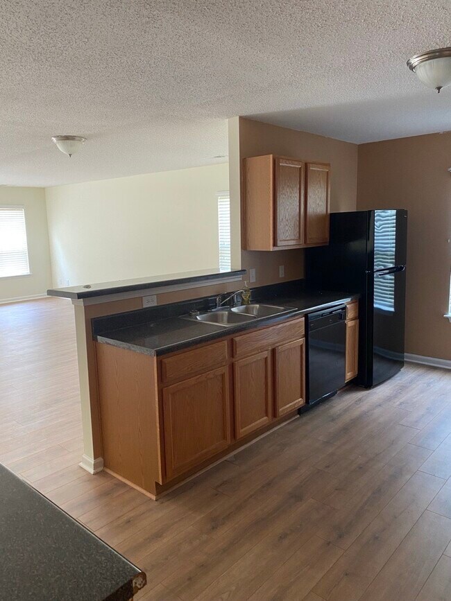 Building Photo - 113 Chatham Trace