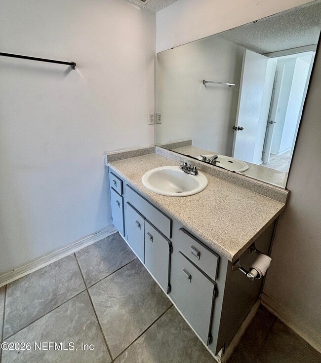 Building Photo - 221 6th St S