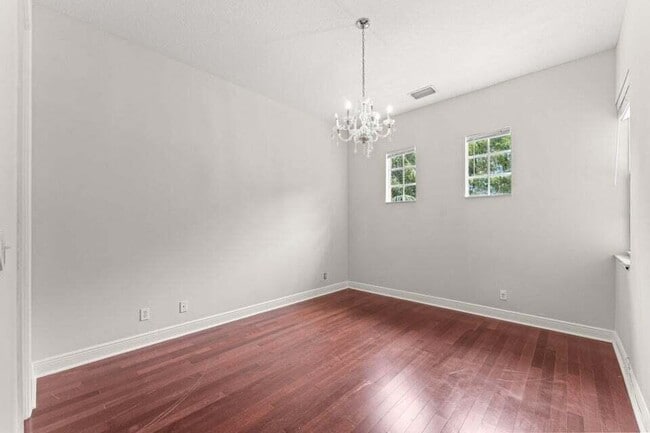 Building Photo - 210 NE 69th Cir