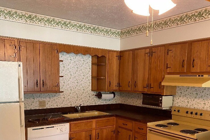 kitchen - 315 S Bloomington St