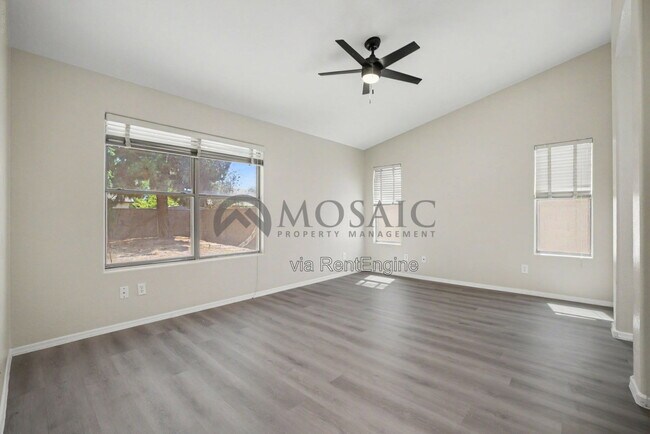 Building Photo - 2033 E Willow Wick Rd