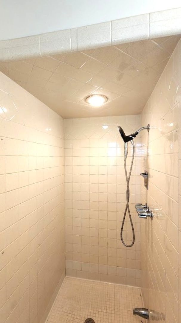 Building Photo - Beautiful 3 Bed 2 Bath Corner Lot