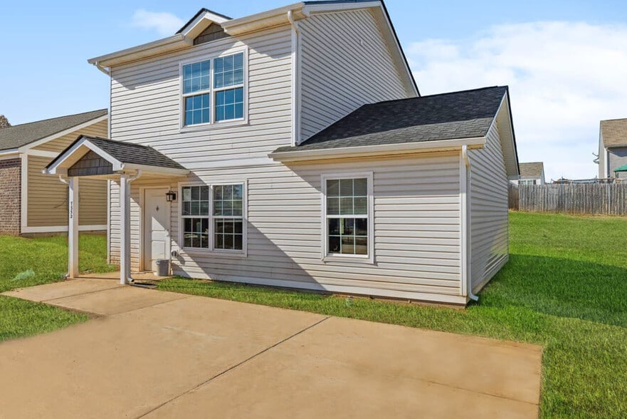 Building Photo - Woodbury Crossing