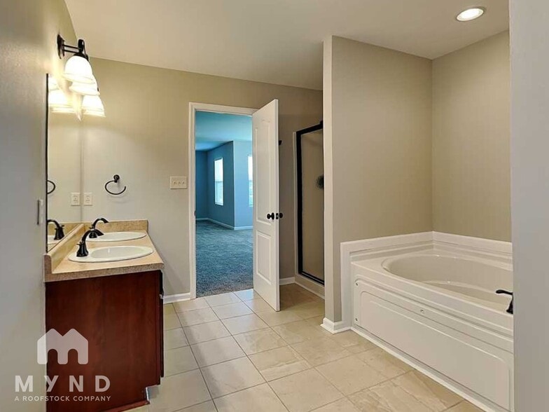 Building Photo - 29877 Glenrose Way