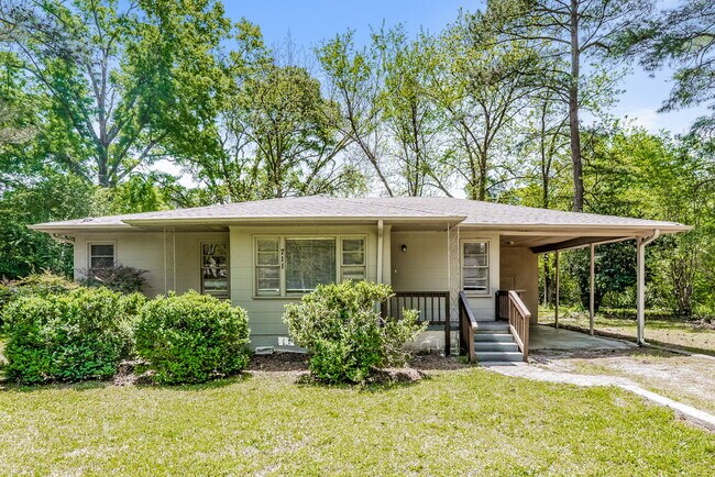 Building Photo - 711 Sunny Ln Dr NE
