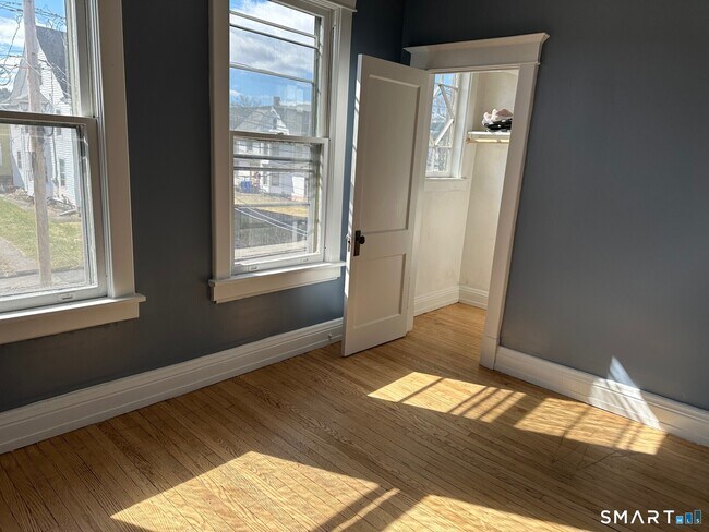 Building Photo - 20 Taylor St