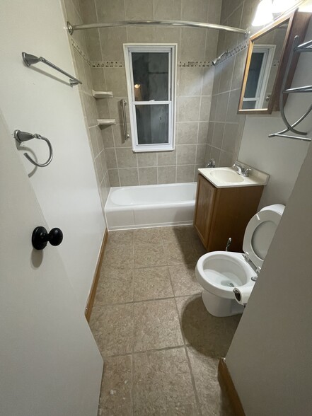 Building Photo - 3857 S 48th St